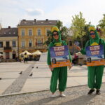 26.06.2015. Pierwszy dzień Święta Kielc. Do słuchania Radia Kielce zachęcały ...żabki / Kamil Król / Radio Kielce