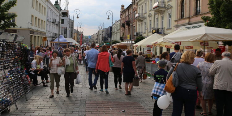 26.06.2015. Pierwszy dzień Święta Kielc. Wernisaż wystawy Polska Lalka Artystyczna / Kamil Król / Radio Kielce