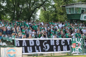 Pierwszy mecz barażowy o awans do II ligi: Radomiak Radom - Wisła Sandomierz. Fani gospodarzy / Kamil Król / Radio Kielce