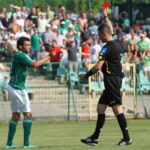 Pierwszy mecz barażowy o awans do II ligi: Radomiak Radom - Wisła Sandomierz. Czerwona kartka dla Brazylijczyka Leandro / Kamil Król / Radio Kielce