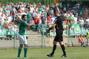 Pierwszy mecz barażowy o awans do II ligi: Radomiak Radom - Wisła Sandomierz. Czerwona kartka dla Brazylijczyka Leandro / Kamil Król / Radio Kielce