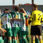 Rewanżowy mecz barażowy o awans do II ligi: Wisła Sandomierz - Radomiak Radom. Ogromna radość piłkarzy Radomiaka po końcowym gwizdku sędziego / Kamil Król / Radio Kielce