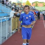 Rewanżowy mecz barażowy o awans do II ligi: Wisła Sandomierz - Radomiak Radom. Piłkarze Wisły dziękują swoim kibicom za doping / Kamil Król / Radio Kielce