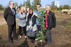 Nasadzanie magnolii w ogrodzie botanicznym w Kielcach / Kamil Król / Radio Kielce