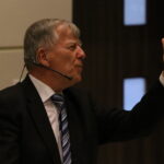 10.06.2015. Wykład prof. Jana Miodka "Język polski po 1989 roku" na UJK w Kielcach / Kamil Król / Radio Kielce