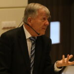 10.06.2015. Wykład prof. Jana Miodka "Język polski po 1989 roku" na UJK w Kielcach / Kamil Król / Radio Kielce