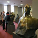 10.06.2015. "Adam Myjak Rzeźba" - wystawa w bibliotece uniwersyteckiej UJK / Kamil Król / Radio Kielce