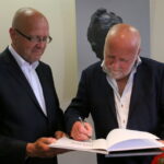 10.06.2015. "Adam Myjak Rzeźba" - wystawa w bibliotece uniwersyteckiej UJK / Kamil Król / Radio Kielce