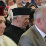 Uroczystość nadania tytułu Doktora Honoris Causa prof. Andrzejowi Markowskiemu przez Senat UJK w Kielcach. W uroczystości wziął udział wybitny polski językoznawca prof. Jan Miodek / Kamil Król / Radio Kielce