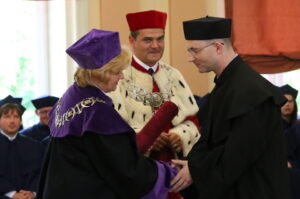 Uroczystość nadania tytułu Doktora Honoris Causa prof. Andrzejowi Markowskiemu przez Senat UJK w Kielcach. Podczas uroczystości wręczono również nominacje doktorskie / Kamil Król / Radio Kielce