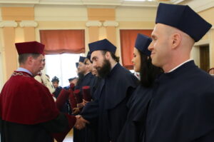 Uroczystość nadania tytułu Doktora Honoris Causa prof. Andrzejowi Markowskiemu przez Senat UJK w Kielcach. Podczas uroczystości wręczono również nominacje doktorskie / Kamil Król / Radio Kielce