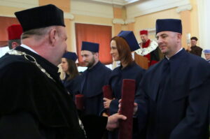 Uroczystość nadania tytułu Doktora Honoris Causa prof. Andrzejowi Markowskiemu przez Senat UJK w Kielcach. Podczas uroczystości wręczono również nominacje doktorskie / Kamil Król / Radio Kielce