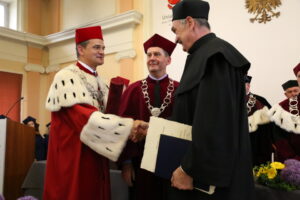 Uroczystość nadania tytułu Doktora Honoris Causa prof. Andrzejowi Markowskiemu przez Senat UJK w Kielcach / Kamil Król / Radio Kielce