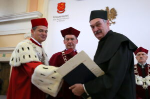 Uroczystość nadania tytułu Doktora Honoris Causa prof. Andrzejowi Markowskiemu przez Senat UJK w Kielcach / Kamil Król / Radio Kielce