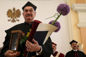 Uroczystość nadania tytułu Doktora Honoris Causa prof. Andrzejowi Markowskiemu przez Senat UJK w Kielcach / Kamil Król / Radio Kielce