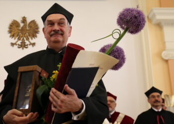 Uroczystość nadania tytułu Doktora Honoris Causa prof. Andrzejowi Markowskiemu przez Senat UJK w Kielcach / Kamil Król / Radio Kielce