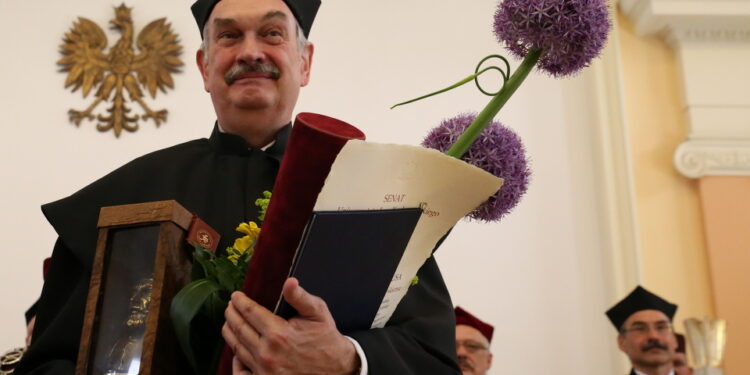 Uroczystość nadania tytułu Doktora Honoris Causa prof. Andrzejowi Markowskiemu przez Senat UJK w Kielcach / Kamil Król / Radio Kielce