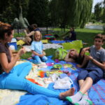 Piknik śniadaniowy w parku miejskim / Kamil Król / Radio Kielce