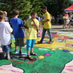 14.06.2015. Festyn na placu Jana Pawła II podczas którego prezentowały się wspólnoty misyjne / Kamil Król / Radio Kielce