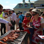 14.06.2015. Festyn na placu Jana Pawła II podczas którego prezentowały się wspólnoty misyjne / Kamil Król / Radio Kielce