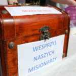 14.06.2015. Festyn na placu Jana Pawła II podczas którego prezentowały się wspólnoty misyjne / Kamil Król / Radio Kielce