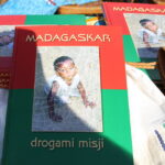 14.06.2015. Festyn na placu Jana Pawła II podczas którego prezentowały się wspólnoty misyjne / Kamil Król / Radio Kielce