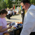 14.06.2015. Festyn na placu Jana Pawła II podczas którego prezentowały się wspólnoty misyjne / Kamil Król / Radio Kielce