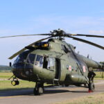 70 lat Aeroklubu Kieleckiego. Festyn na lotnisku w Masłowie. Śmigłowiec ratowniczy Mi-17 / Kamil Król / Radio Kielce