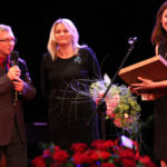 21.6.2015 Kielce. Finał plebiscytu "O Dziką Różę" w Teatrze im. S. Żeromskiego. Nagroda Radia Kielce trafiła w ręce Magdaleny Grąziowskiej. / Wojciech Habdas / Radio Kielce