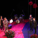 21.6.2015 Kielce. Finał plebiscytu "O Dziką Różę" w Teatrze im. S. Żeromskiego. PIK nagrodził Dawida Żłobińskiego. / Wojciech Habdas / Radio Kielce