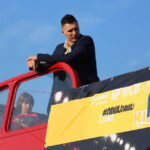 2.6.2015 Kielce. Feta Vive Tauron Kielce po Final4. Na Rynek zawodnicy przejechali zabytkowym piętrowym autobusem. / Wojciech Habdas / Radio Kielce