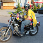 2.6.2015 Kielce. Feta Vive Tauron Kielce po Final4. Na Rynek zawodnicy przejechali zabytkowym piętrowym autobusem. / Wojciech Habdas / Radio Kielce