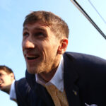 2.6.2015 Kielce. Feta Vive Tauron Kielce po Final4. Na Rynek zawodnicy przejechali zabytkowym piętrowym autobusem. / Wojciech Habdas / Radio Kielce