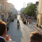 2.6.2015 Kielce. Feta Vive Tauron Kielce po Final4. Na Rynek zawodnicy przejechali zabytkowym piętrowym autobusem. / Wojciech Habdas / Radio Kielce