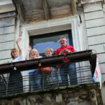 2.6.2015 Kielce. Feta Vive Tauron Kielce po Final4. Na Rynek zawodnicy przejechali zabytkowym piętrowym autobusem. / Wojciech Habdas / Radio Kielce