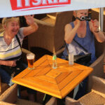 2.6.2015 Kielce. Feta Vive Tauron Kielce po Final4. Na Rynek zawodnicy przejechali zabytkowym piętrowym autobusem. / Wojciech Habdas / Radio Kielce