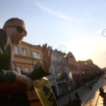 2.6.2015 Kielce. Feta Vive Tauron Kielce po Final4. Na Rynek zawodnicy przejechali zabytkowym piętrowym autobusem. / Wojciech Habdas / Radio Kielce