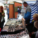 24.6.2015 Kielce. Na deptak dotarliśmy późno, ale mimo tej pory nadal było wielu sprzedających i kupujących. Jarmark trwa. / Wojciech Habdas / Radio Kielce