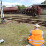 25.6.2015 Zagnańsk. W nocy w Zagnańsk wykoleił się podciąg towarowy. / Wojciech Habdas / Radio Kielce