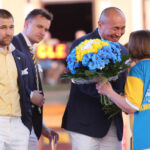 2.6.2015 Kielce. Feta na Rynku - Vive Tauron Kielce po Final4. Urodzinowa niespodzianka dla trenera Tałanta Dujszebajewa / Wojciech Habdas / Radio Kielce