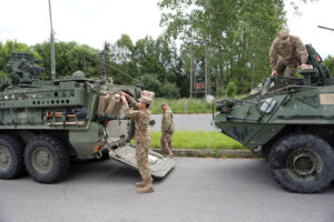 25.6.2015 Miedziana Góra. Kolumna amerykańskiej armii w świętokrzyskiem / Wojciech Habdas / Radio Kielce