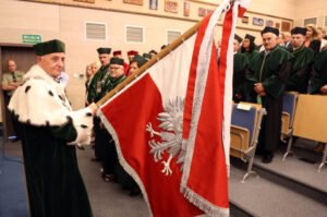 3.6.2015 Kielce. Jubileusz 50-lecia Politechniki Świętokrzyskiej. Uroczyste posiedzenie senatu uczelni połączone z przekazaniem przez władze Kielc nowego sztandaru Politechniki Świętokrzyskiej / Wojciech Habdas / Radio Kielce