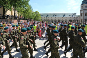 3.6.2015 Kielce. Uroczysta przysięga elewów przed Pałacem Biskupim / Wojciech Habdas / Radio Kielce