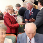 9.6.2015 Kielce. 23 pary małżeńskie z Kielc, które w tym roku obchodzą 50 rocznicę ślubu, spotkały się dziś w ratuszu. / Wojciech Habdas / Radio Kielce