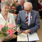 9.6.2015 Kielce. 23 pary małżeńskie z Kielc, które w tym roku obchodzą 50 rocznicę ślubu, spotkały się dziś w ratuszu. / Wojciech Habdas / Radio Kielce