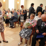 9.6.2015 Kielce. 23 pary małżeńskie z Kielc, które w tym roku obchodzą 50 rocznicę ślubu, spotkały się dziś w ratuszu. / Wojciech Habdas / Radio Kielce