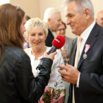 9.6.2015 Kielce. 23 pary małżeńskie z Kielc, które w tym roku obchodzą 50 rocznicę ślubu, spotkały się dziś w ratuszu. / Wojciech Habdas / Radio Kielce