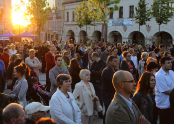 Na kieleckim Rynku odbyło się spotkanie modlitewne "Jezus robi różnicę". / Wojciech Habdas / Radio Kielce