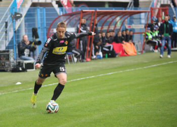 22.3.2015 Gliwice. Fragment meczu Piast Gliwice - Korona Kielce.  Vlastimir Jovanovic / Wojciech Habdas / Radio Kielce