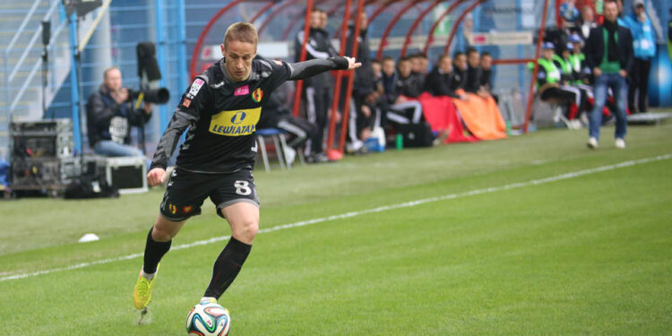 22.3.2015 Gliwice. Fragment meczu Piast Gliwice - Korona Kielce.  Vlastimir Jovanovic / Wojciech Habdas / Radio Kielce